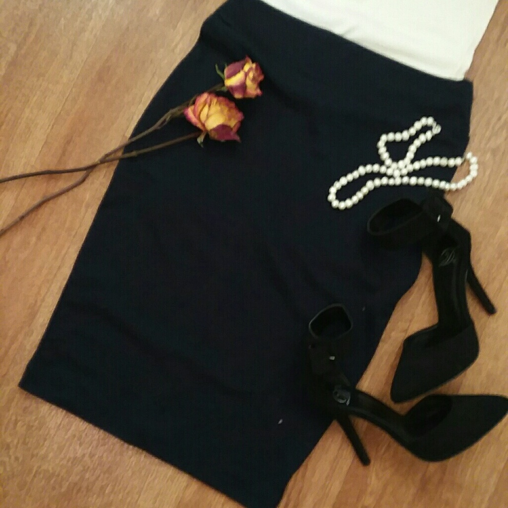 Forever 21 Black Pencil Skirt - Size M